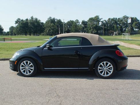 Used 2013 Volkswagen Beetle TDI FWD image 10