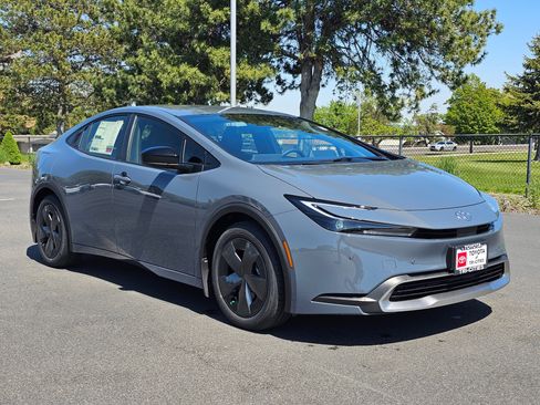 New 2026 Toyota Prius Plug-In Hybrid FWD image 6