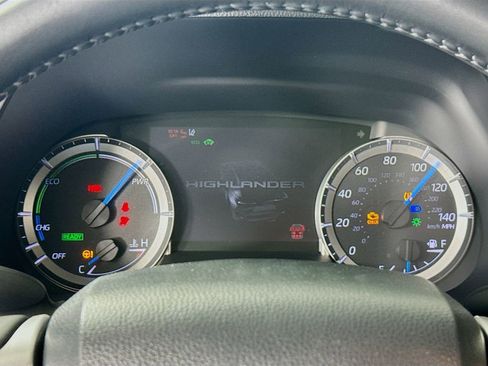 Certified 2024 Toyota Highlander XLE image 15