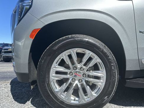 Used 2024 GMC Yukon SLT AWD/4WD image 21