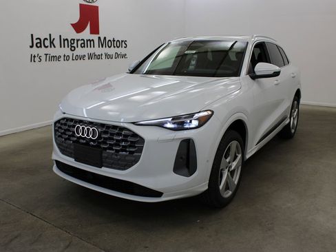 New 2025 Audi Q5 Premium Plus image 1