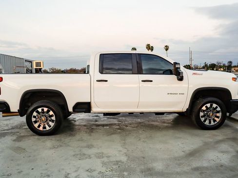 Used 2024 Chevrolet Silverado 2500 Custom w/ Custom Value Package image 12