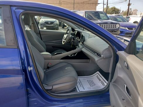 Used 2021 Hyundai Elantra SE image 28