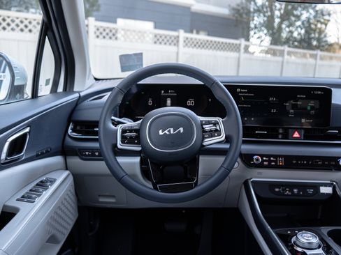 New 2026 Kia Carnival EX FWD image 15