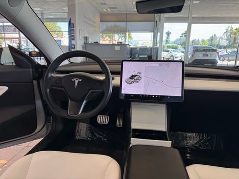 Used 2018 Tesla Model 3 Long Range image 24