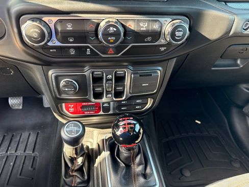 Used 2022 Jeep Gladiator Mojave w/ LED Lighting Group AWD/4WD image 24