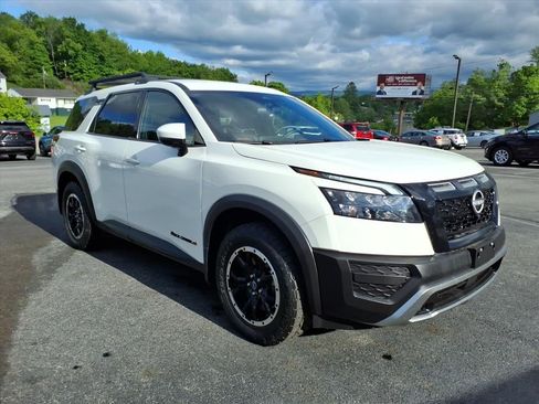 Used 2025 Nissan Pathfinder Rock Creek AWD/4WD image 10