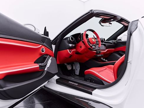 Used 2022 Ferrari Portofino M RWD image 49