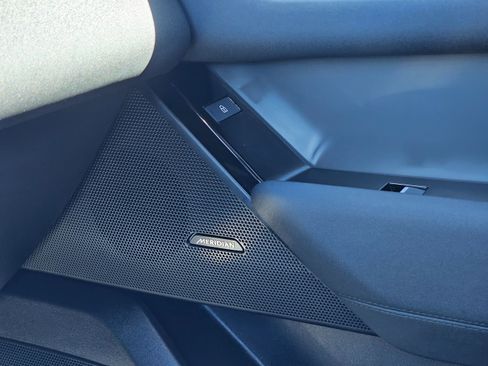 Used 2025 Land Rover Range Rover Velar Dynamic SE image 37