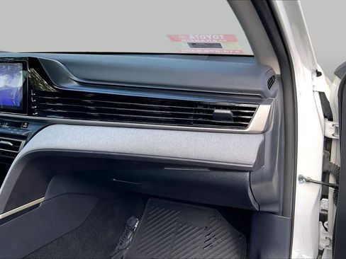 Used 2025 Toyota Camry LE FWD image 17