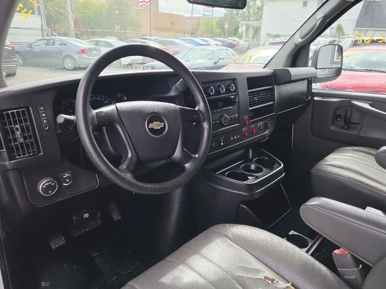 Used 2014 Chevrolet Express 2500 RWD image 10
