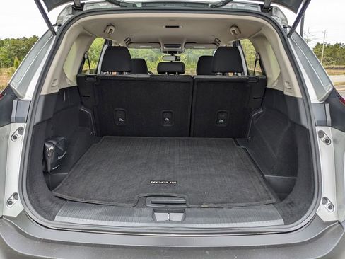 Used 2023 Nissan Rogue SV image 38