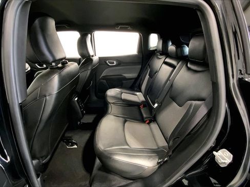 Used 2025 Jeep Compass Latitude AWD/4WD image 19