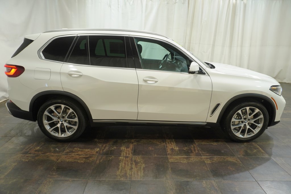 Used 2023 BMW X5 xDrive40i w/ Premium Package AWD/4WD image 3