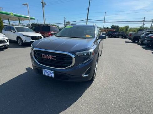 Used 2018 GMC Terrain SLE w/ Driver Convenience Package AWD/4WD image 3