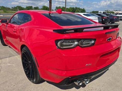 Used 2021 Chevrolet Camaro SS image 2
