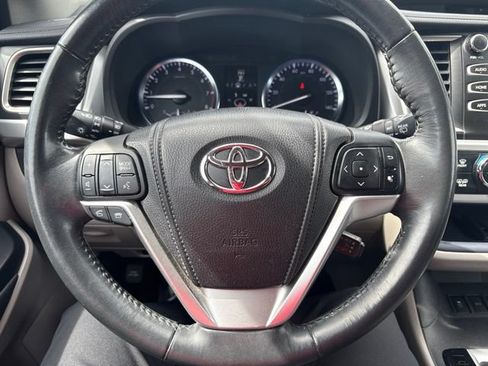 Used 2014 Toyota Highlander XLE AWD/4WD image 9