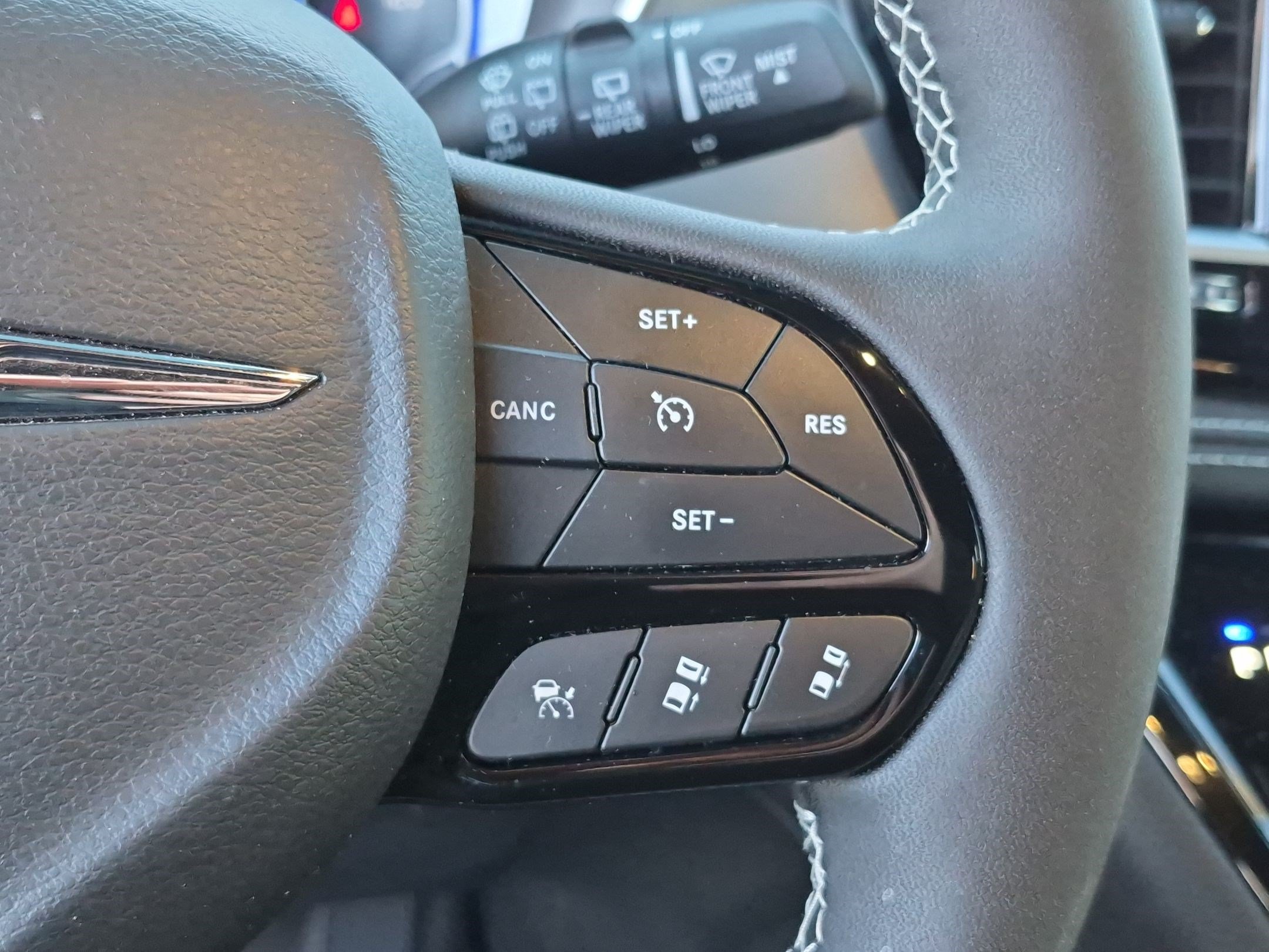 Used 2025 Chrysler Pacifica Limited AWD/4WD image 21