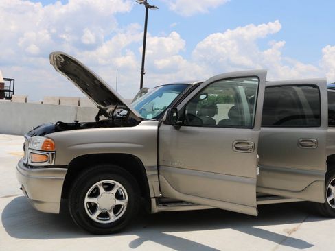 Used 2001 GMC Yukon XL Denali AWD/4WD image 70
