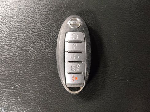 Used 2020 Nissan Pathfinder Platinum image 32