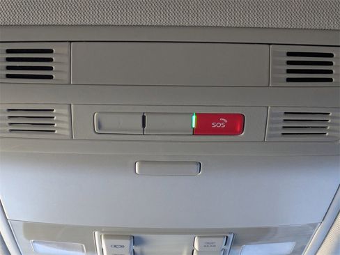 Certified 2025 Volkswagen Taos SE w/ Black Wheel Package image 23