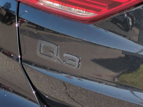 Used 2022 Audi Q3 2.0T Premium w/ Convenience Package image 31