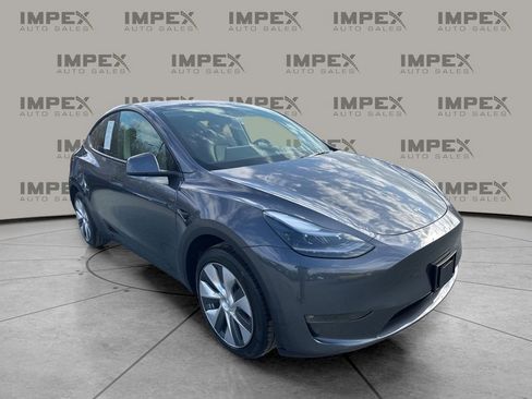Used 2023 Tesla Model Y Long Range image 7