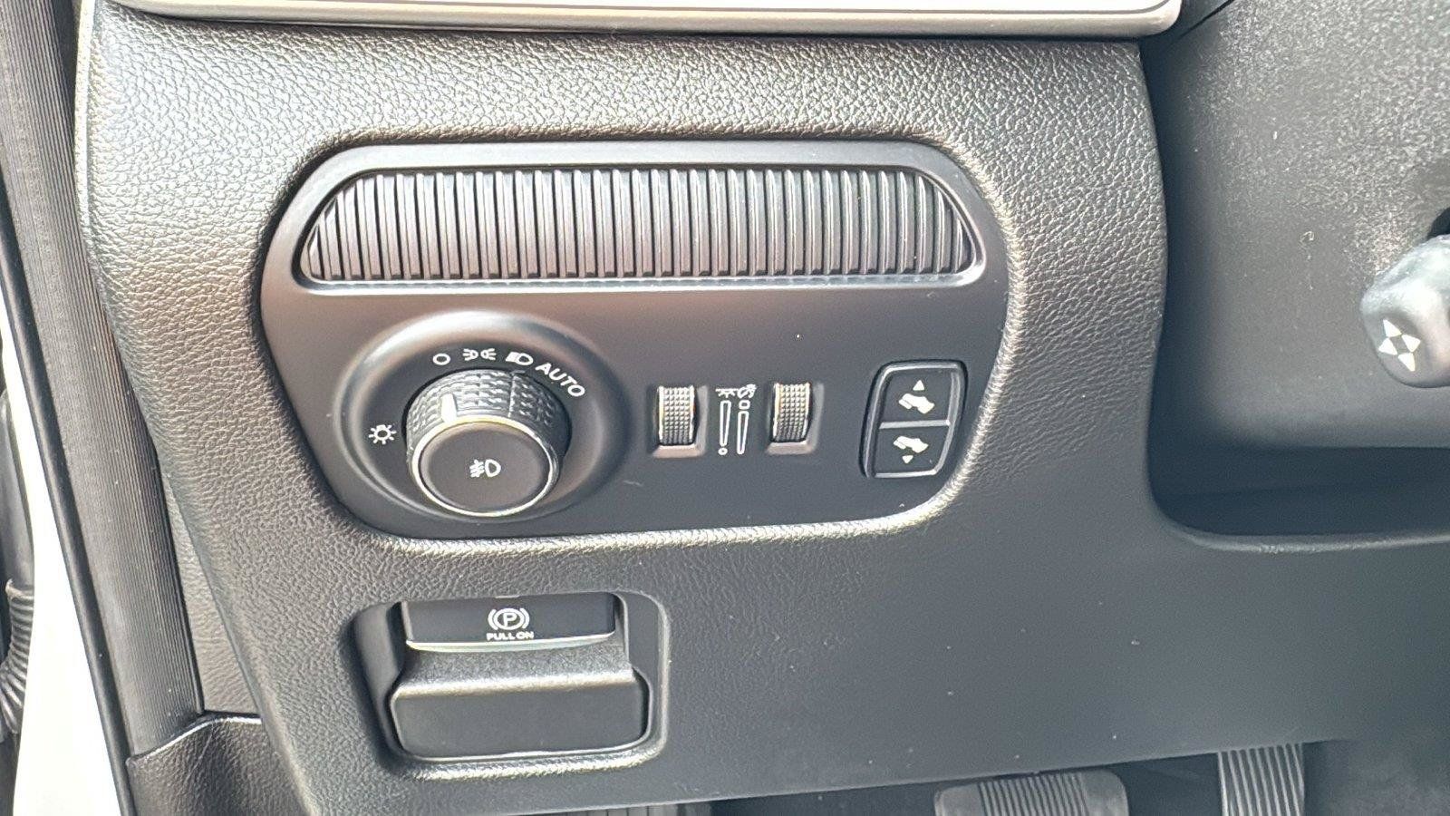 Used 2023 Jeep Wagoneer Series II w/ Premium Group I AWD/4WD image 9