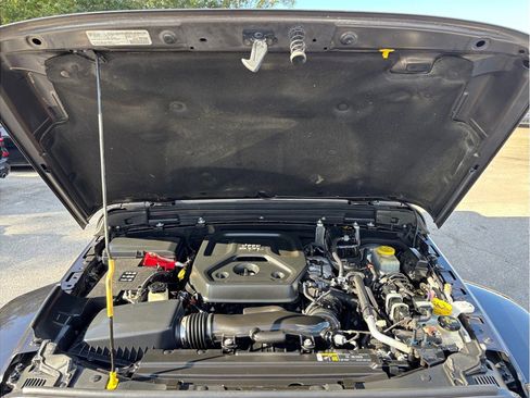 Used 2018 Jeep Wrangler Unlimited Sahara image 39