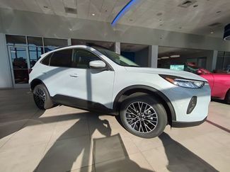 New 2025 Ford Escape SE w/ Class II Trailer Tow Package FWD video 2