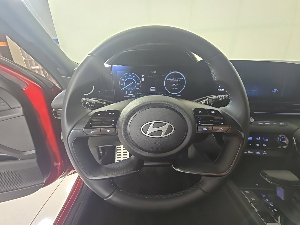 Certified 2025 Hyundai Elantra SEL FWD image 16
