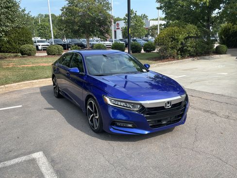 Used 2019 Honda Accord Sport image 2