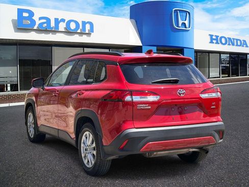 Used 2022 Toyota Corolla Cross LE w/ Moonroof Package AWD/4WD image 4