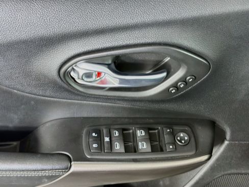 Used 2020 Jeep Cherokee Limited AWD/4WD image 15