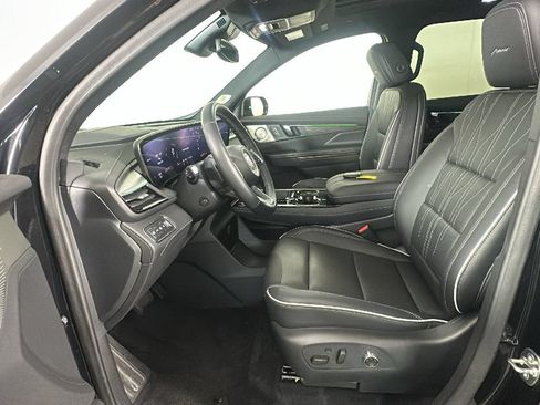 Used 2025 Buick Enclave Avenir w/ Trailering Package, 5000 lbs. FWD image 13
