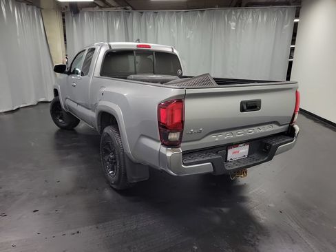 Used 2019 Toyota Tacoma SR5 w/ SR5 Appearance Package (SM) AWD/4WD image 6