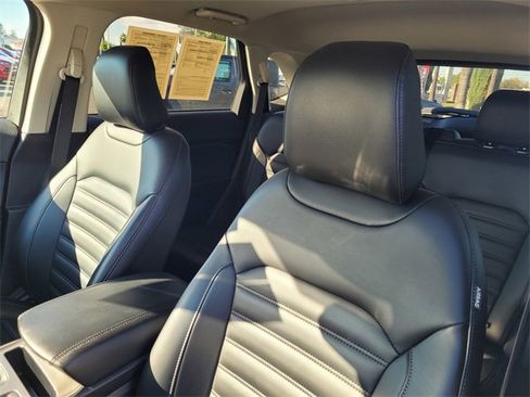 Used 2024 Ford Edge SEL image 12