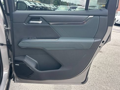 New 2026 GMC Acadia AT4 w/ Luxury Package AWD/4WD image 17