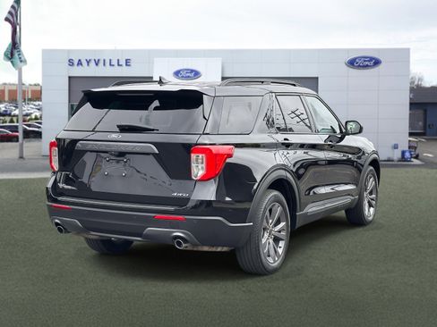 Used 2022 Ford Explorer XLT w/ Equipment Group 202A AWD/4WD image 5