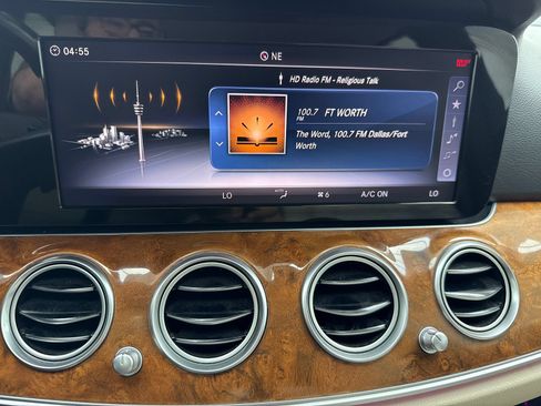 Used 2018 Mercedes-Benz E 300 w/ Premium 1 Package image 27