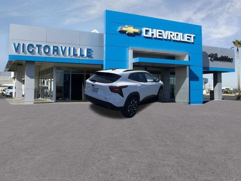 Certified 2025 Chevrolet Trax RS w/ Driver Confidence Package FWD image 6