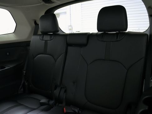 Used 2025 Honda Pilot EX-L image 23