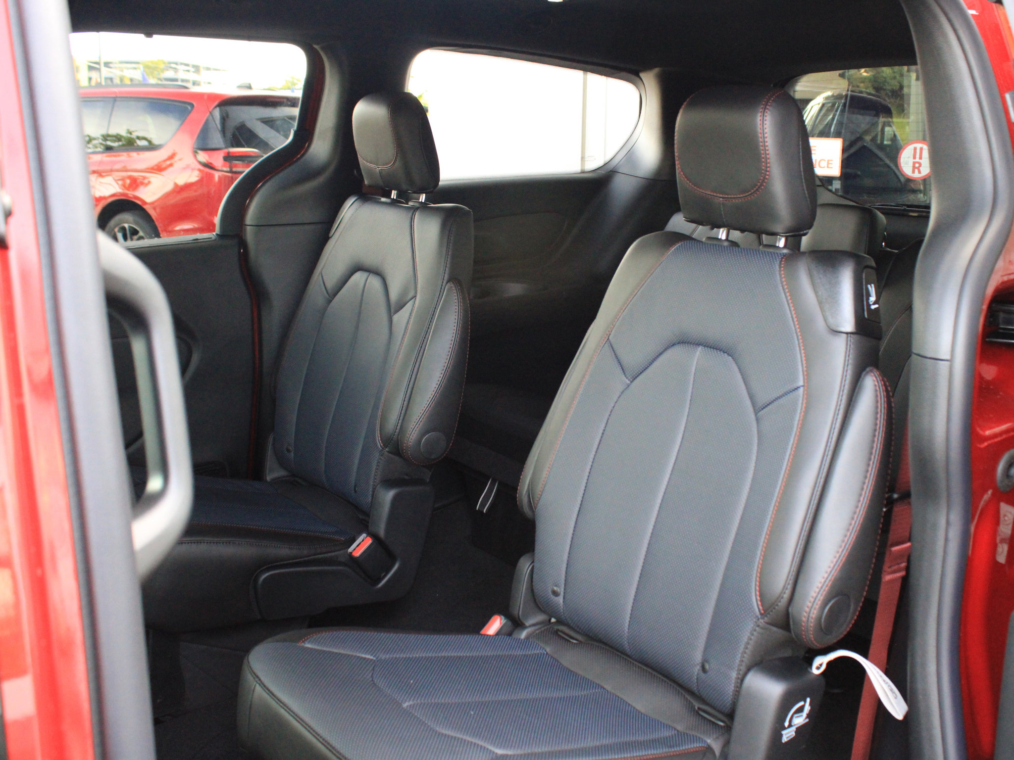 New 2027 Chrysler Pacifica Select FWD image 33
