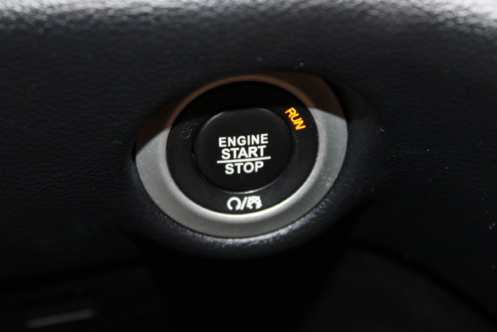 Used 2025 Chrysler Pacifica Select FWD image 41