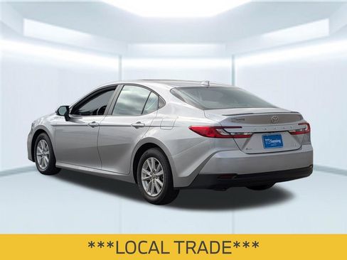 Used 2025 Toyota Camry LE image 4