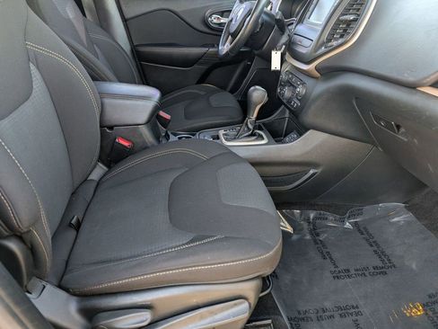 Used 2016 Jeep Cherokee Latitude w/ Cold Weather Group image 43