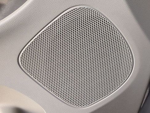 Used 2014 Chrysler Town & Country Touring-L image 37