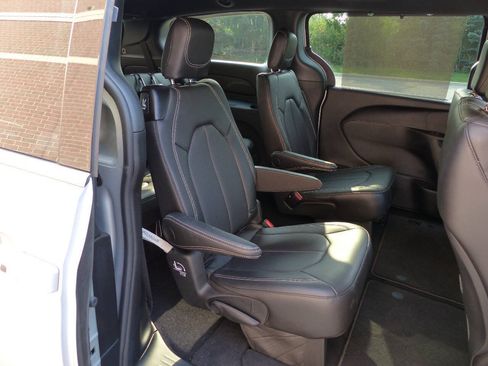 Used 2026 Chrysler Pacifica Select FWD image 52