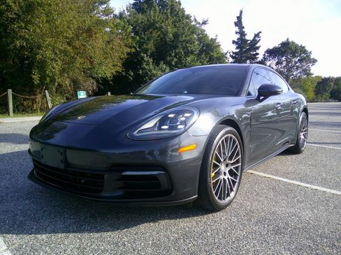 Used 2018 Porsche Panamera 4 image 36