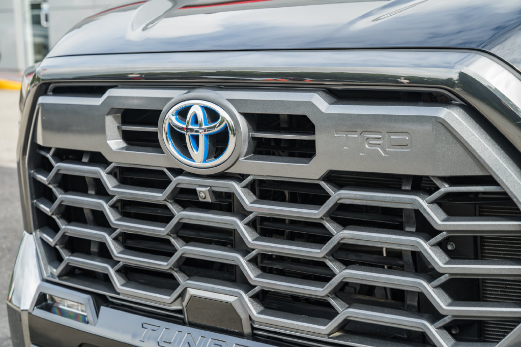 Used 2024 Toyota Tundra Platinum w/ TRD Off-Road Package AWD/4WD image 11